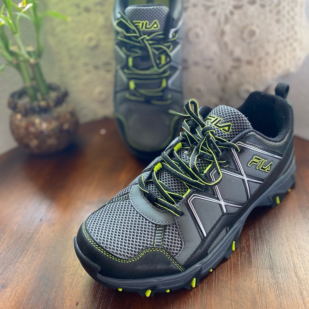 Fila Mens shoes! Like New! Size 9